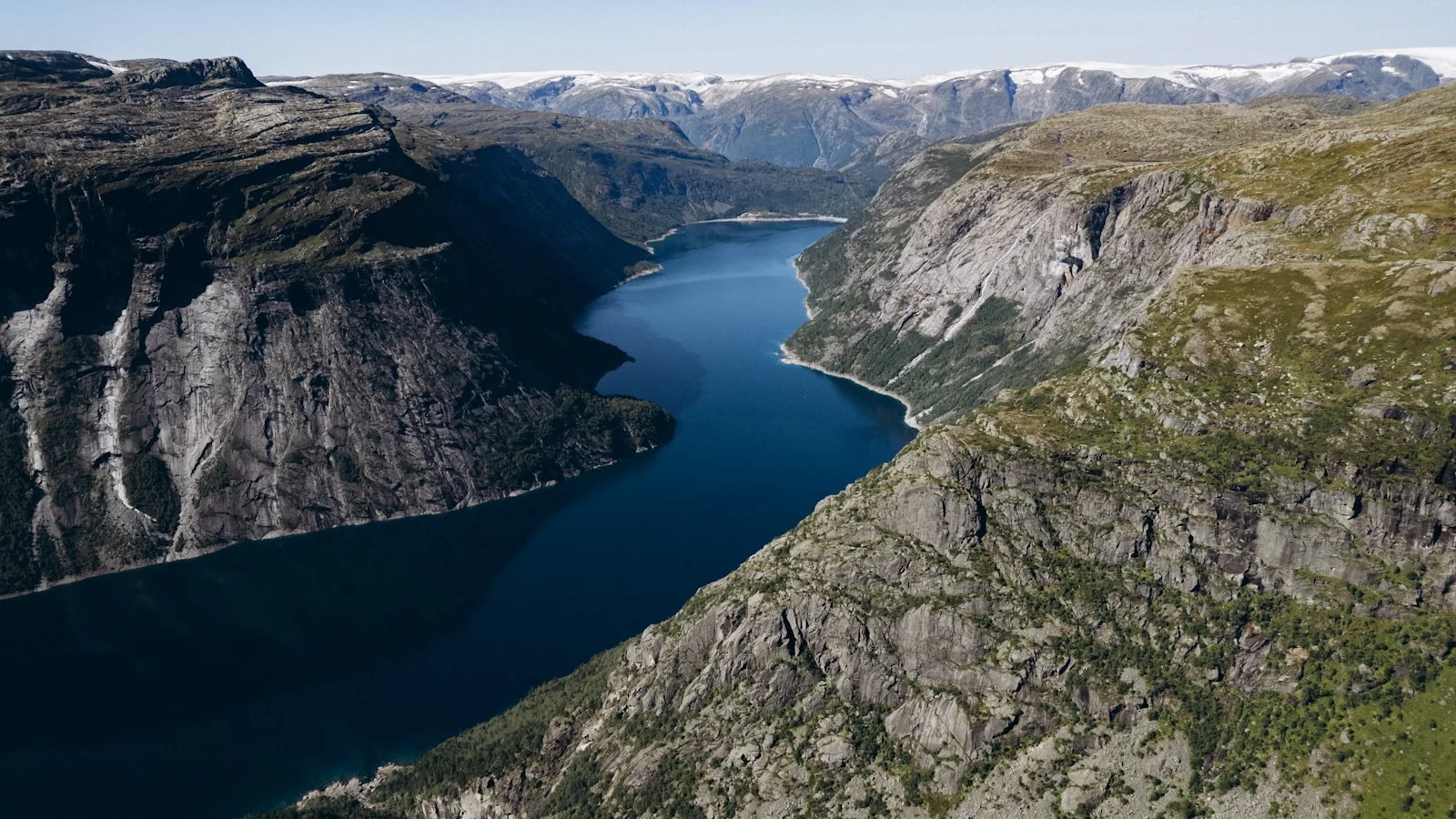 Le Lysefjord : naviguer dans les profondeurs